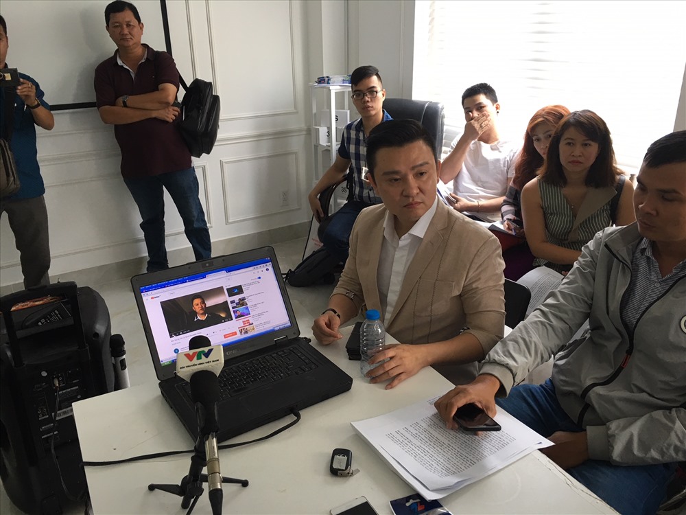 Ông Cường cho biết từ ngày 8.10.2017, ông Cường đã quay clip đưa lên Youtobe cảnh báo các nhà đầu tư về dấu hiệu lừa đảo của IFAN. Ảnh: C.H