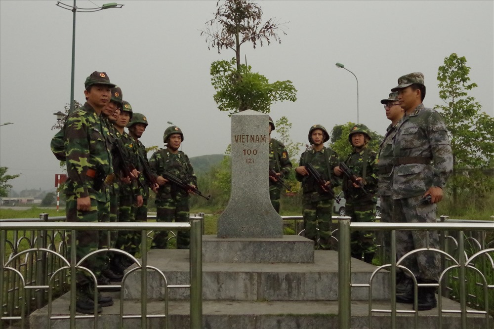 Tuần tra song phương tại mốc 100.