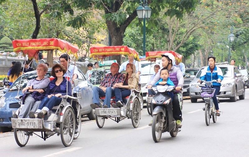 Mơ về những đại sứ du lịch nói tiếng Anh như gió - ảnh 2 Mơ về những đại sứ du lịch nói tiếng Anh như gió - ảnh 2