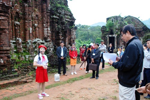 Mơ về những đại sứ du lịch nói tiếng Anh như gió - ảnh 3 Mơ về những đại sứ du lịch nói tiếng Anh như gió - ảnh 3
