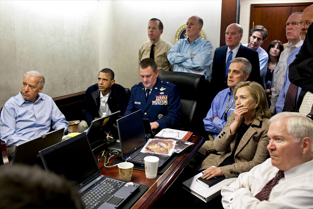 Cựu Tổng thống Barack Obama theo dõi chiến dịch tiêu diệt Osama bin Laden. Ảnh: Reuters