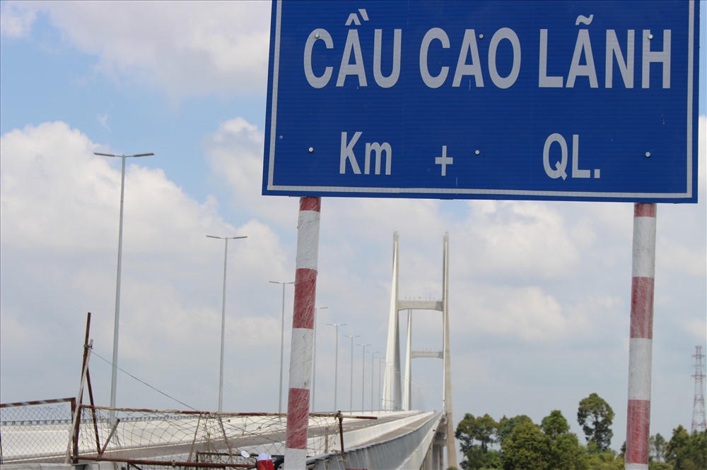 Cầu Cao Lãnh nhìn từ bờ Nam.