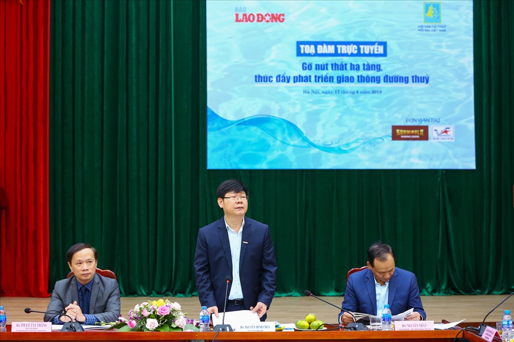 Phó Tổng biên tập Báo Lao Động Nguyễn Đình Chúc phát biểu. Ảnh: Sơn Tùng