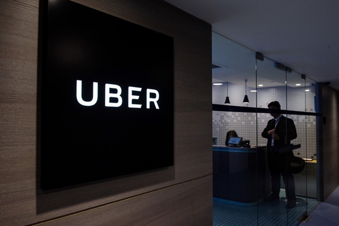 Singapore yêu cầu Grab cho Uber