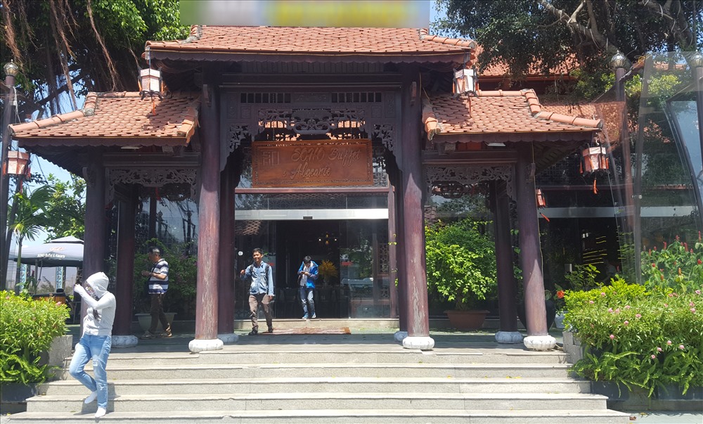 Vụ khách tố bị nhân viên nhà hàng đuổi đánh tại Đà Nẵng: Công an vào cuộc điều tra - ảnh 2 Vụ khách tố bị nhân viên nhà hàng đuổi đánh tại Đà Nẵng: Công an vào cuộc điều tra - ảnh 2