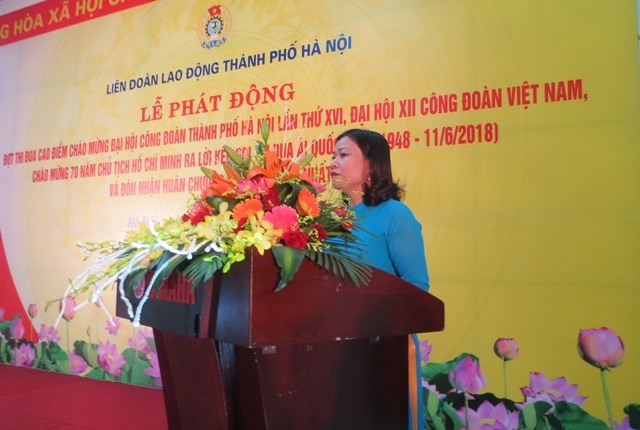 Chủ tịch LĐLĐ TP. Hà Nội Nguyễn Thị Tuyến phát động đợt thi đua cao điểm.chào mừng Đại hội XVI CĐ Hà Nội... Ảnh: Xuân Trường