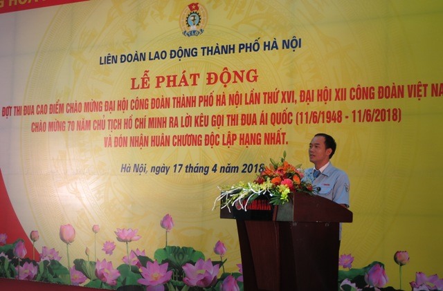 Chủ tịch CĐ Cty TNHH Yamaha Mortor Việt Nam Đinh Quang Dương thay mặt đoàn viên, CNLĐ Cty hưởng ứng đợt thi đua cao điểm. Ảnh: Xuân Trường
