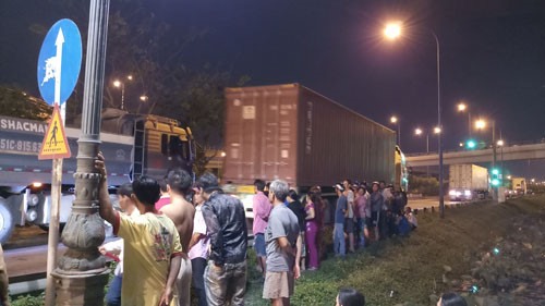 Tin tức tai nạn giao thông nóng nhất 24h: Ôtô tông trực diện, bố mẹ trọng thương và con trai tử vong - ảnh 3 Tin tức tai nạn giao thông nóng nhất 24h: Ôtô tông trực diện, bố mẹ trọng thương và con trai tử vong - ảnh 3