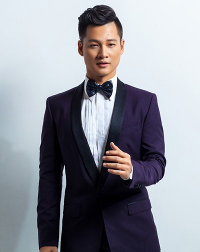 Nam ca sĩ Đức Tuấn.