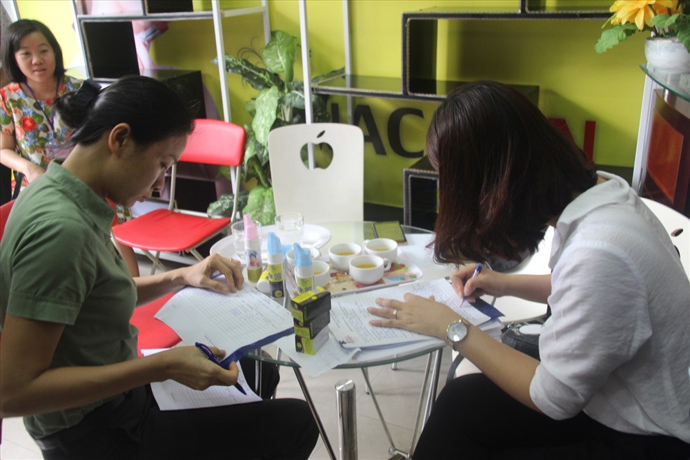 Thanh tra Sở Y tế tiến hành lập biên bản