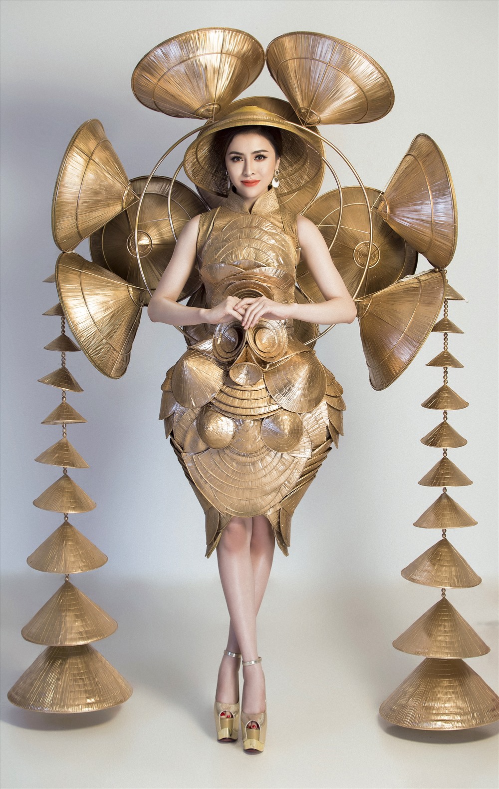 Bộ trang phục chuẩn bị sẵn ở nhà