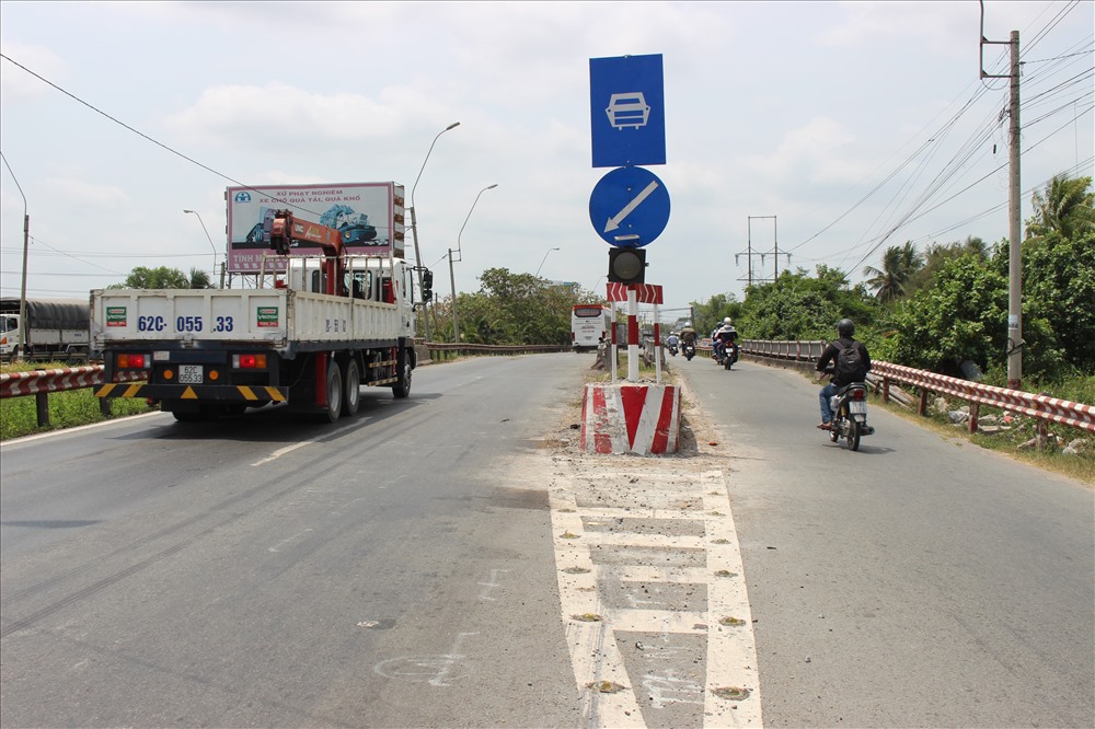 Thì cầu Voi 1 mặt đường rộng rải, lại thường xuyên xảy ra TNGT, do có dải phân cách.