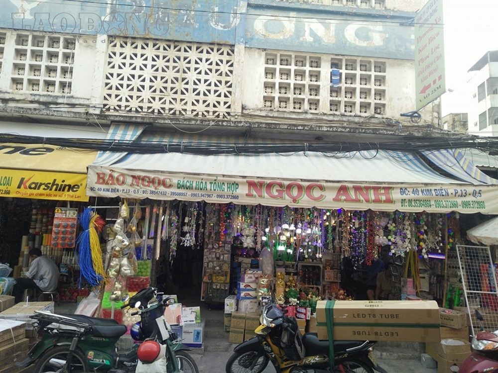 Bên cạnh đó, chợ