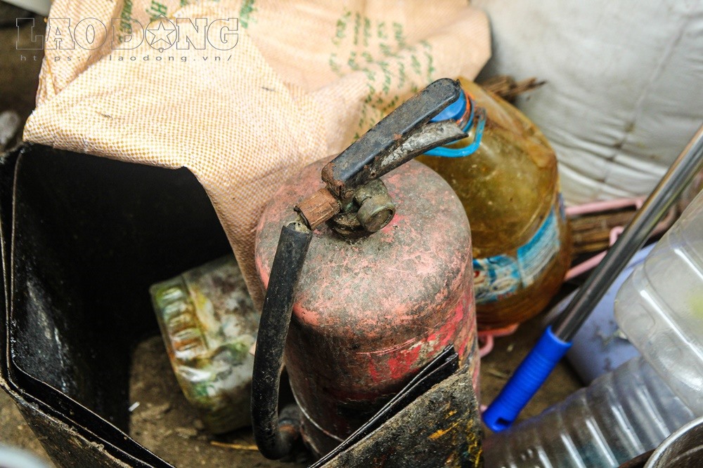 Một số bình cứu hỏa còn thuộc dạng “hết đát“.