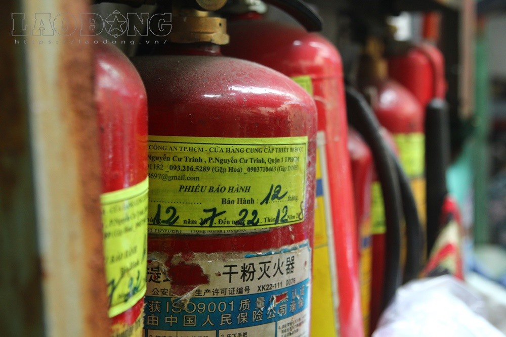 Bình cứu hỏa không phát cho từng hộ gia đình mà được tập kết ở một chỗ.