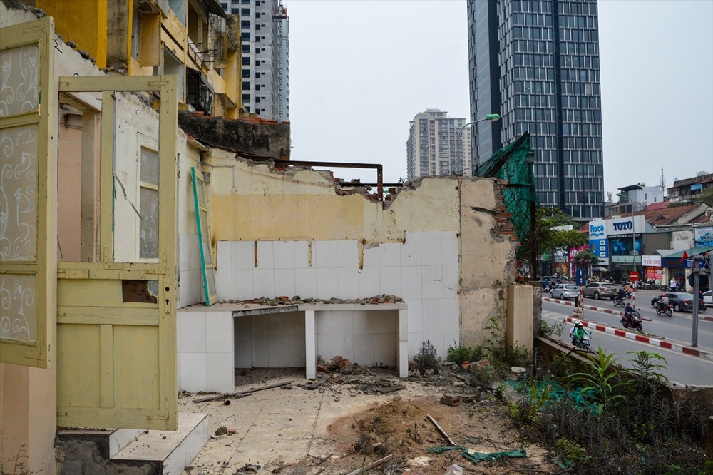 Tương lai của dự án cải tạo khu chung cư cũ L1, L2 số 93 Láng Hạ đến nay vẫn không rõ câu trả lời. Liệu đây có trở thành một dự án treo tiếp theo giữa lòng Thủ đô?