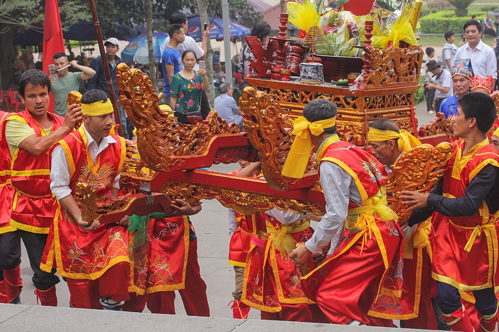 Đoàn rước lễ sẽ di chuyển đến từng đền để làm lễ.