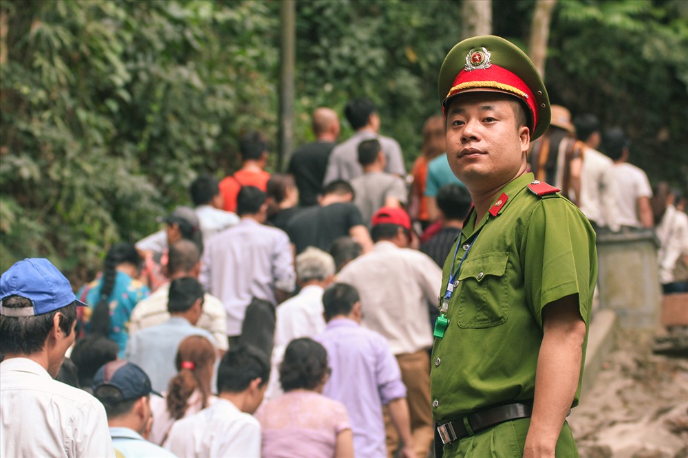 Lực lượng an ninh được tăng cường nên đã không còn tình trạng chen lấn, xô đẩy như 2 ngày trước đó.