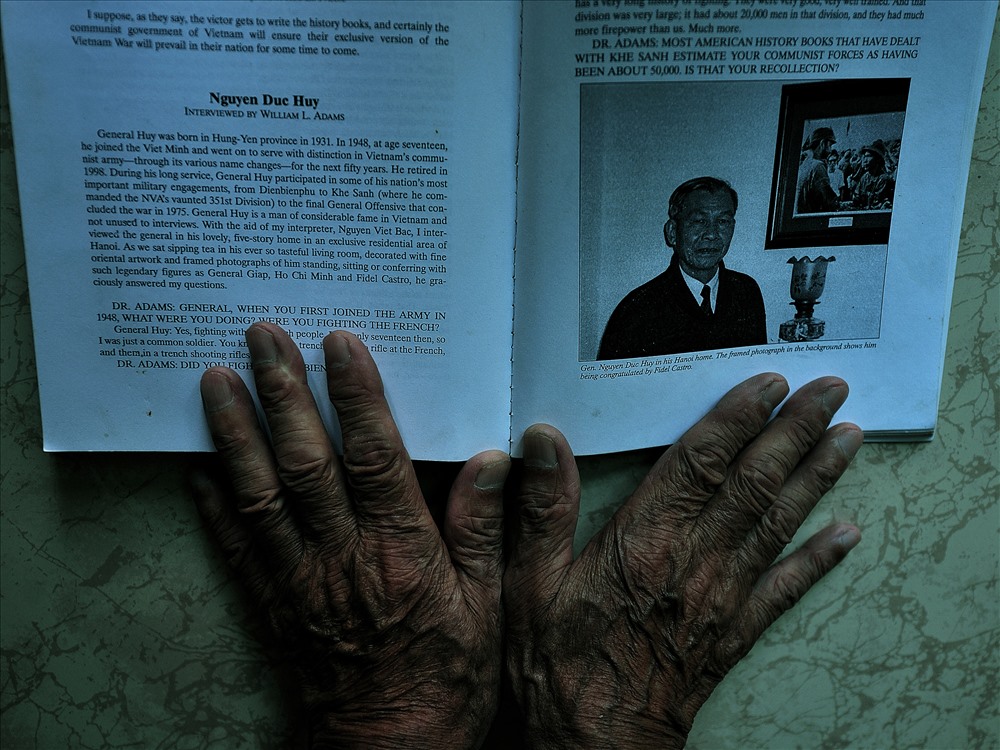 Cuốn sách mang tên “Valley Vets II - an oral history”của tác giả William L. Adam (Mỹ) dành một chương để nói về tướng Huy.