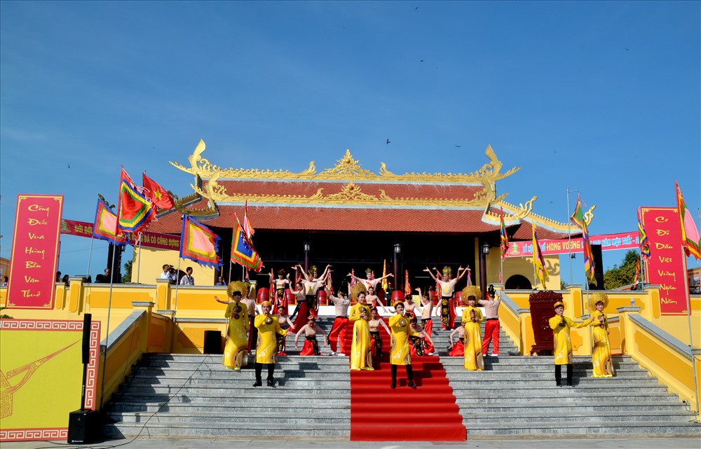 Quang cảnh Đền Hùng Quốc tổ Tân Hiệp ngày khai hội. (Ảnh: Lục Tùng)