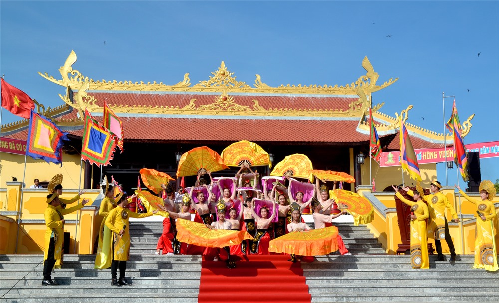 Bên cạnh lễ hội trang nghiêm, hoành tráng.. BTC còn xây dựng nhiều hoạt động văn hóa, thể thao phục vụ người đi lễ. (Ảnh: Lục Tùng)