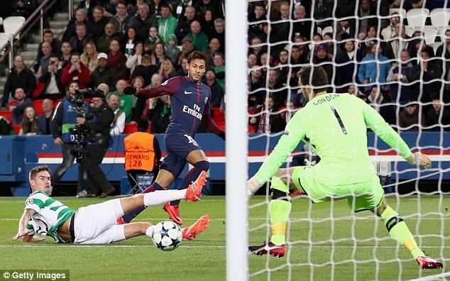 Từng có thời điểm, Neymar được chọn để thay thế dần Ronaldo. Ảnh: Getty.
