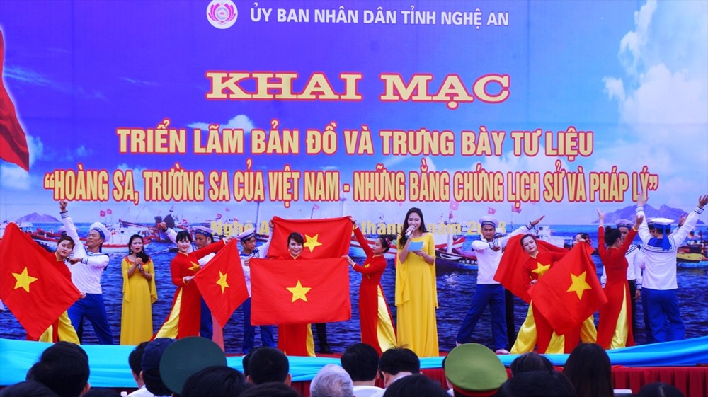Triển lãm bản đồ và trưng bày tư liệu “Hoàng Sa, Trường Sa – Những bằng chứng lịch sử và pháp lý”.