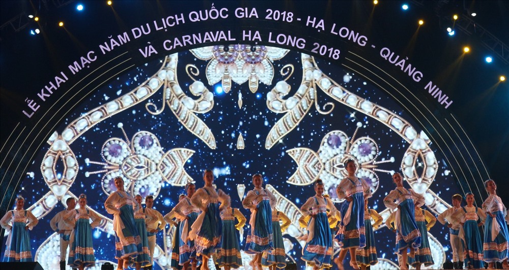 Những điệu dân vũ Ucraine của các nghệ sĩ đến từ đất nước Đông Âu này làm say đắm lòng người. Ảnh: Nguyễn Hùng