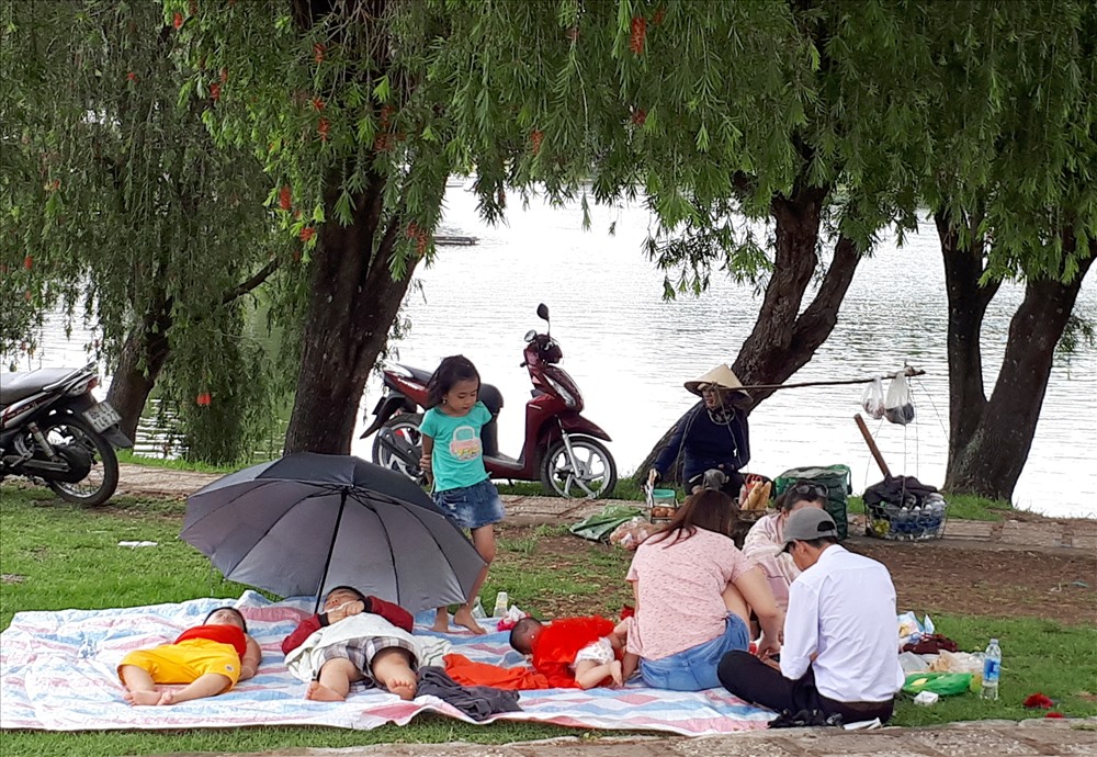 Đây cũng là thời điểm người dân cả nước, nhất là các tỉnh phía Nam đổ lên thành phố này để “trốn” cái nắng nóng gay gắt đầu mùa hè.