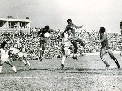 Cuộc hội ngộ bóng đá 2 miền Nam Bắc trên sân Thống Nhất ngày 7-11-1976 (Ảnh Tư liệu)