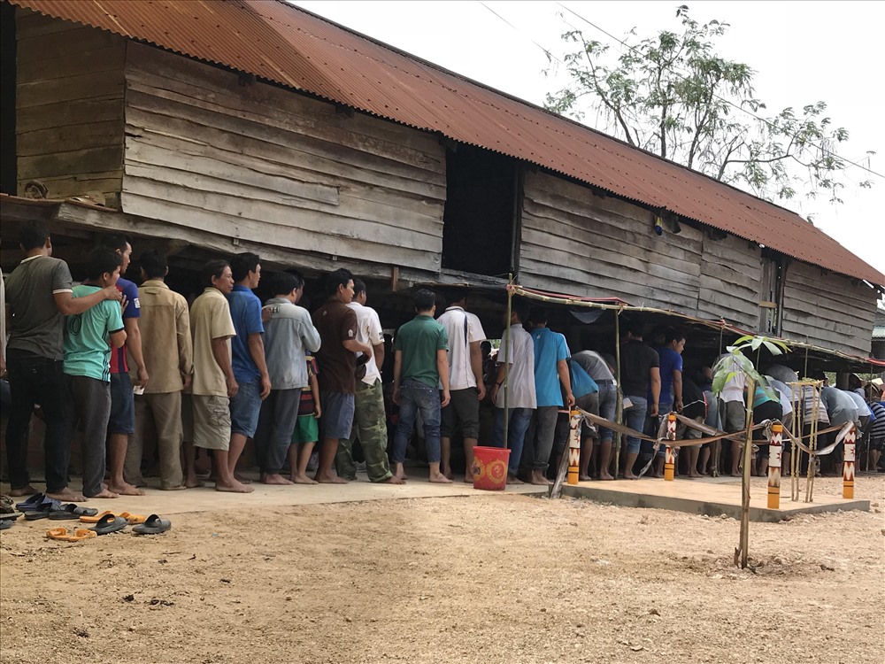 Chùm ảnh lễ cúng cầu mưa của người Jrai Phú Thiện: