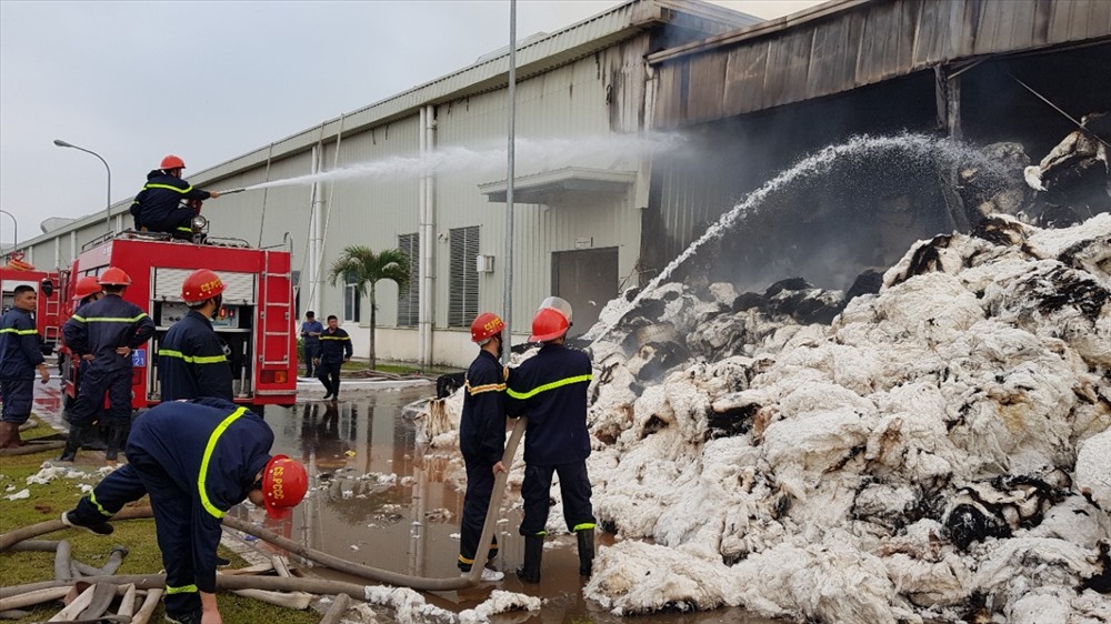 Đám cháy đã bị khống chêa lây lan. Ảnh: T.N.D
