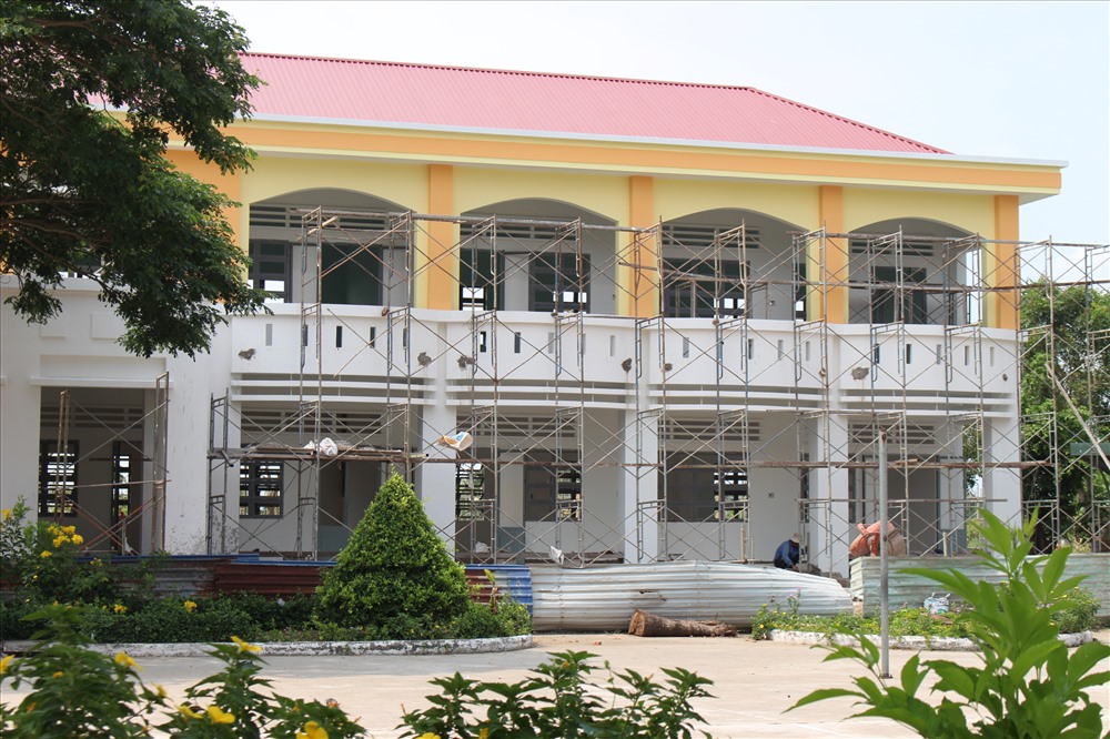 Công trinh xây dựng khu hành chánh, chức năng (tiêu chí để Trường TH Bình Chánh đạt chuẩn Quốc gia) mà thầy Sơn rất tâm huyết, vẫn còn dở dang.