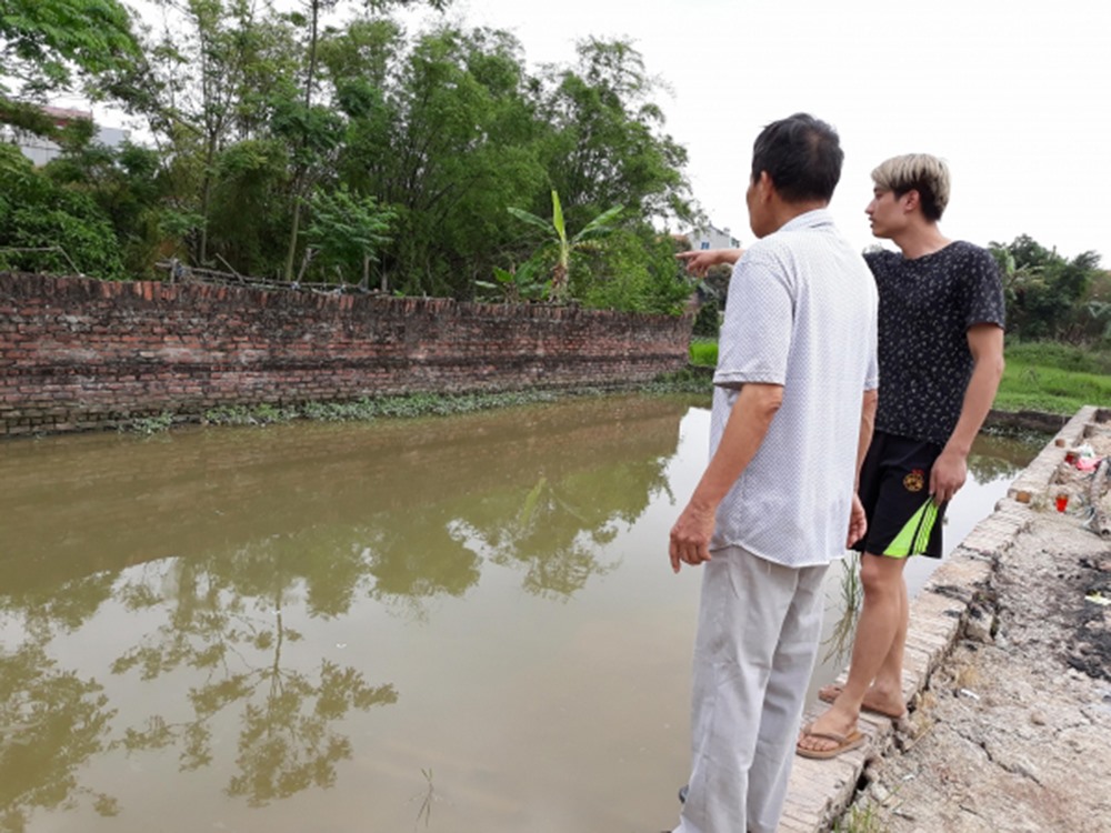 Vị trí mọi người phát hiện 2 nữ sinh lớp 6 tủ vong do đuối nước.