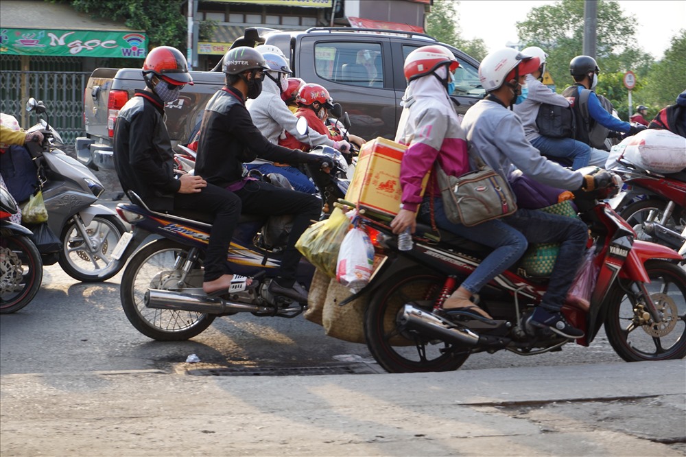 Lỉnh lỉnh đồ đạc trở lại TPHCM sau nghỉ lễ.