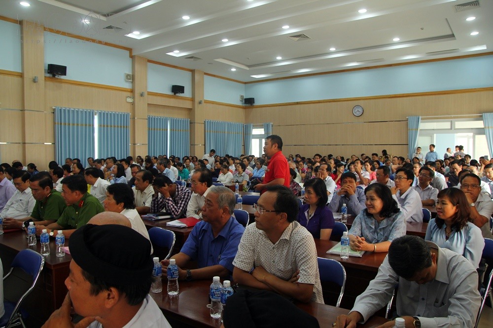 Các cử tri có nhiều câu hỏi liên quan đến tham nhũng.