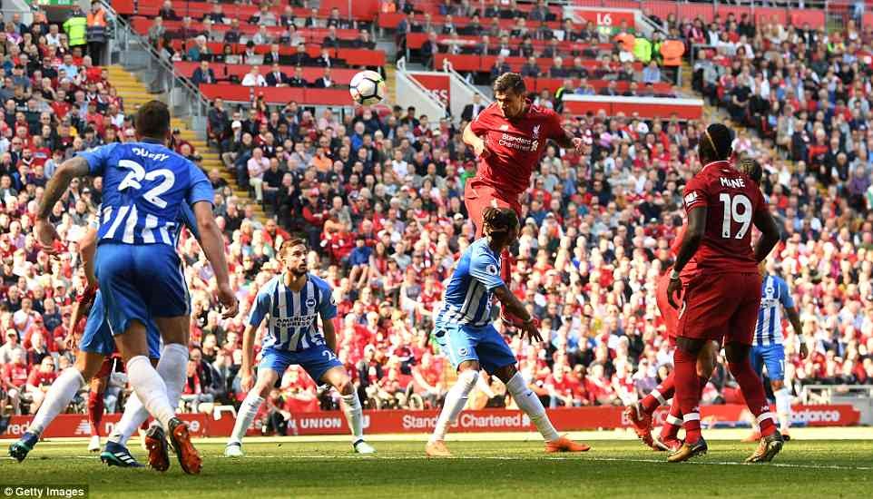 Pha đánh đầu của Dejan Lovren ở phút thứ 40. Ảnh: Getty Images.