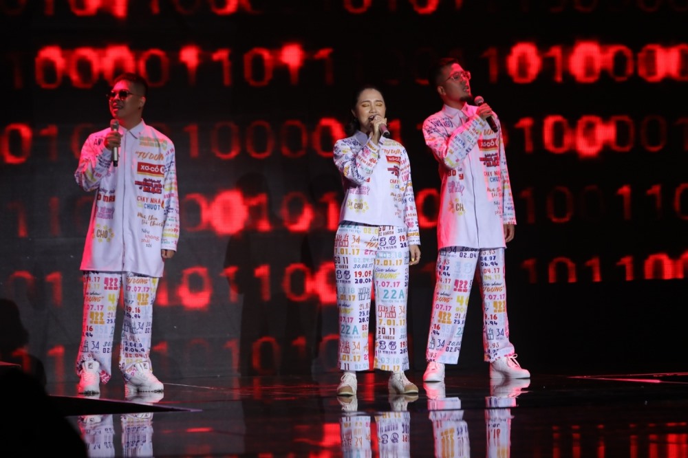 Lộn Xộn Band nói về những“anh hùng bàn phím” qua ca khúc “Uhm“.