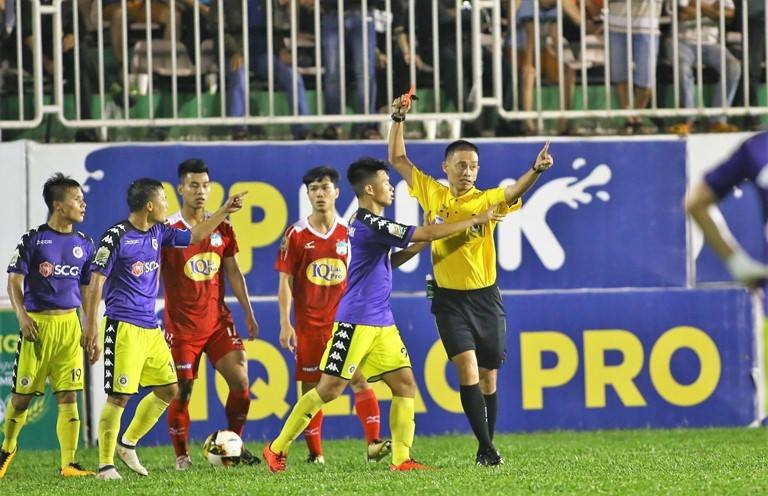 Công tác tọng tài sẽ là vấn đề được quan tâm ở trận lượt về này sau những căng thẳng ở lượt đi. Ảnh: Đ.V