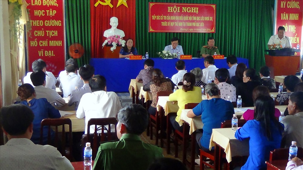 Quang cảnh buổi tiếp xúc cử tri (ảnh Nhật Hồ)