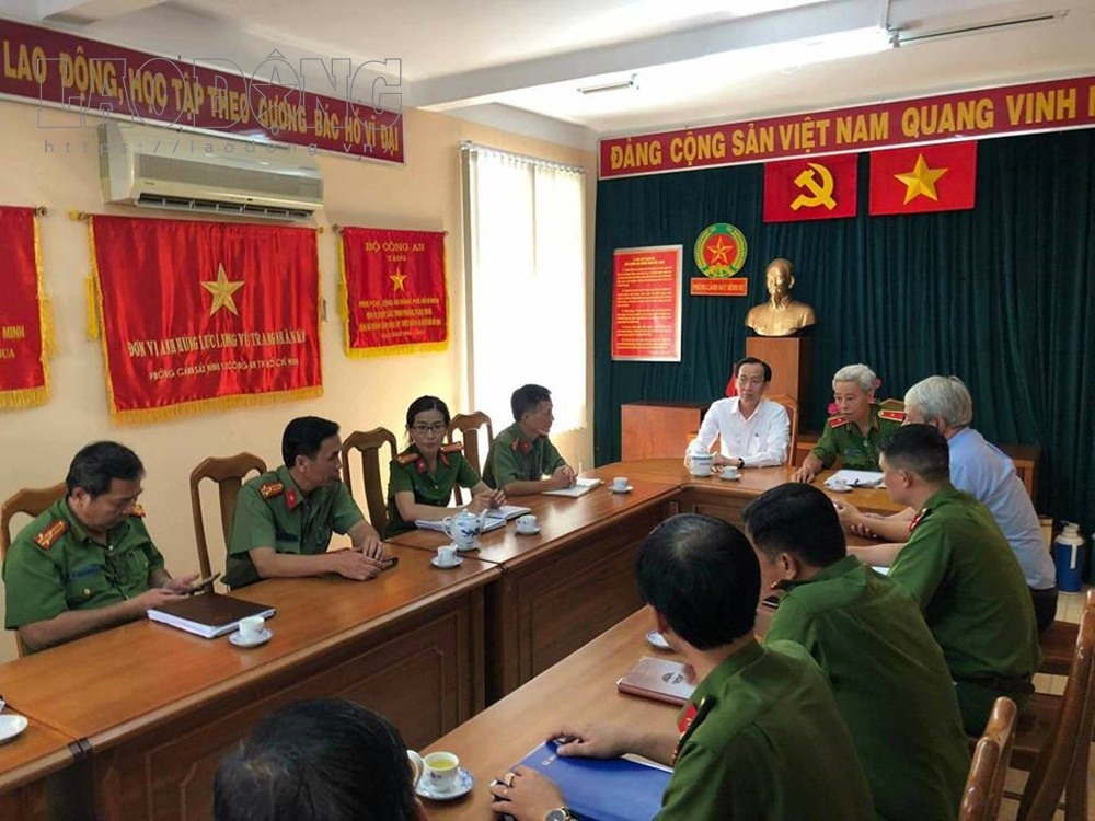 Không khí buổi họp báo.