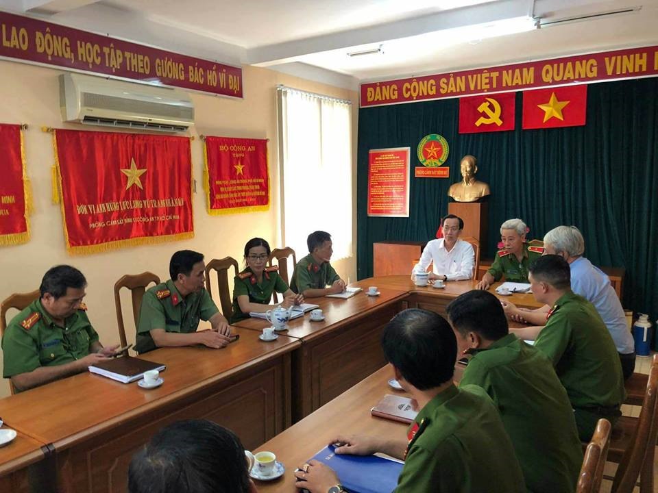 Không khí buổi họp báo.