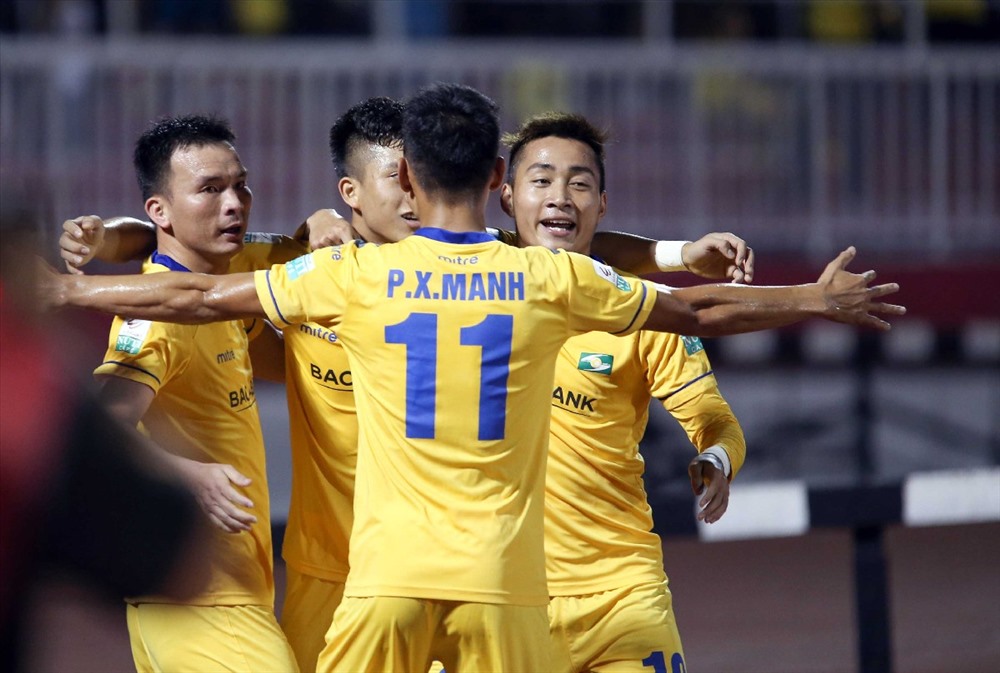 SLNA giành vé vào bán kết sau khi giành chiến thắng với tổng tỉ số 5-1 trước SHB Đà Nẵng. Ảnh: D.A