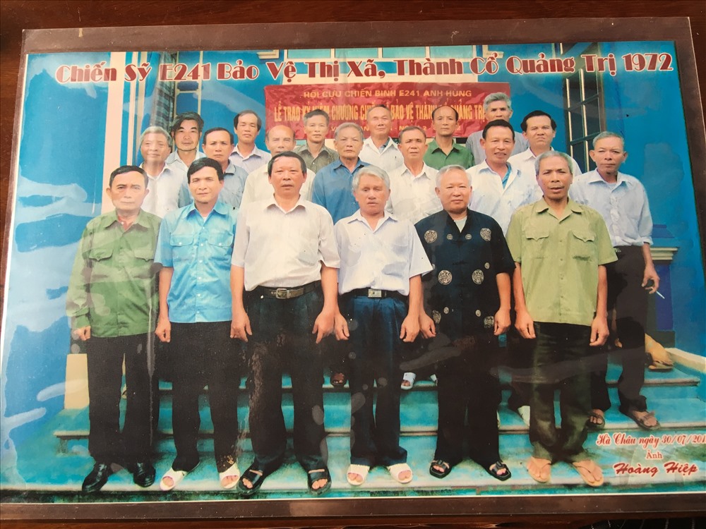 Họp mặt đồng đội 241 pháo cao xạ năm 2012. Trong ảnh đại úy Lê Trọng Vớt thứ 2 từ trái sang.