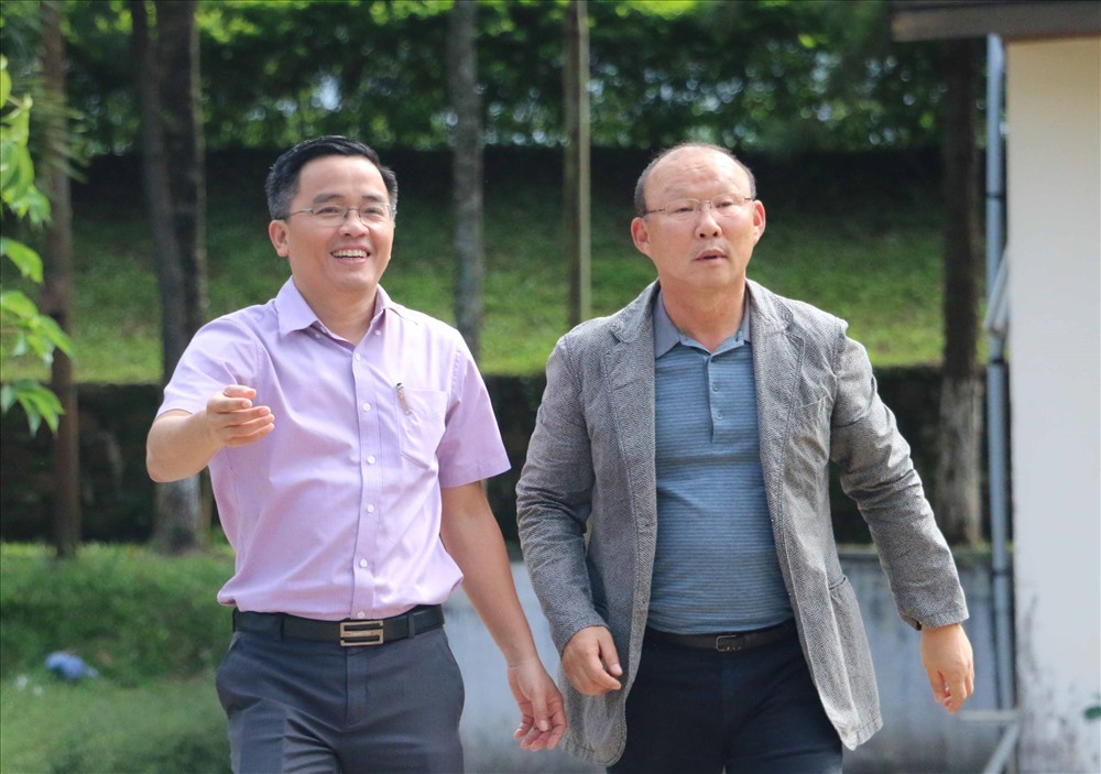 Trưởng đoàn CLB HAGL Nguyễn Tấn Anh cho biết đội bóng sẽ không ý kiến về tình huống này. Ảnh: Đ.T