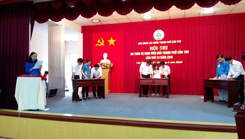 các đội tham gia phần thi trắc nghiệm
