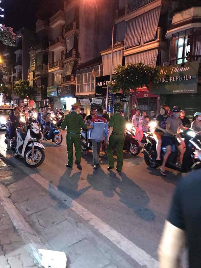Cơ quan chức năng phong tỏa hiện trường, điều tra vụ án.