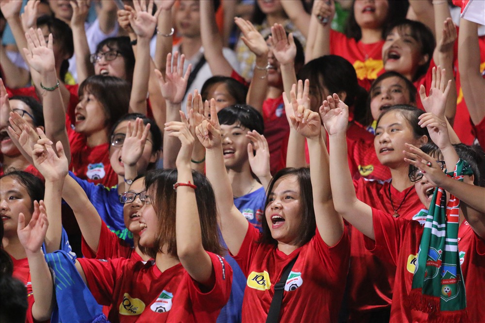 Công Phượng, Văn Toàn, Xuân Trường... lôi kéo được nhiều fan nữ đến sân.