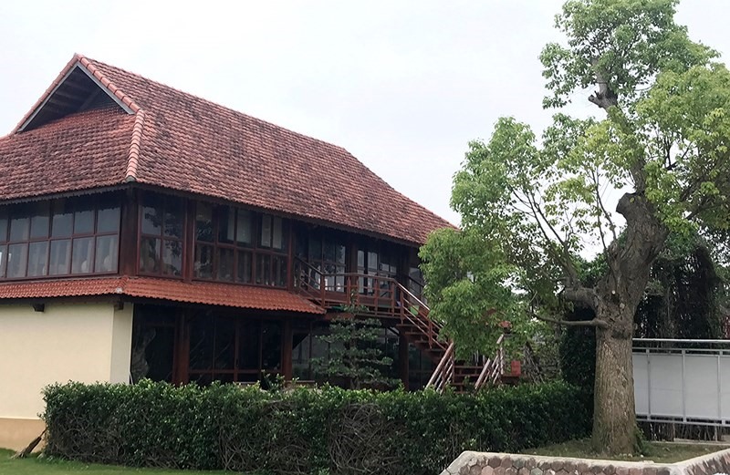 Những ngôi nhà sàn hoành tráng.