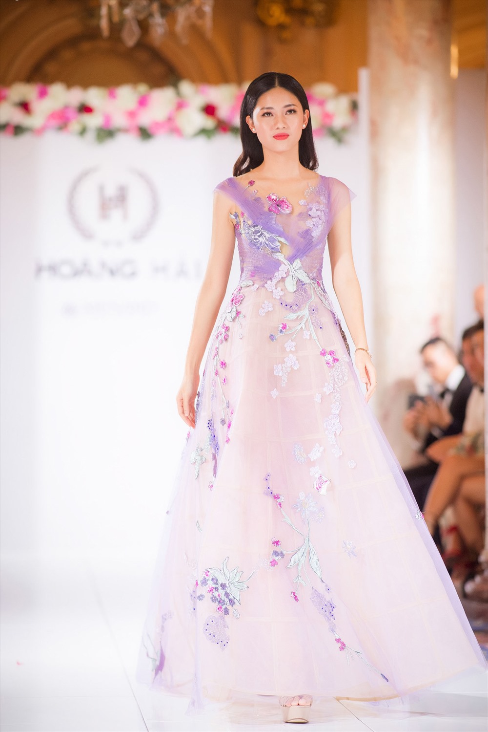 Á hậu Thanh Tú
